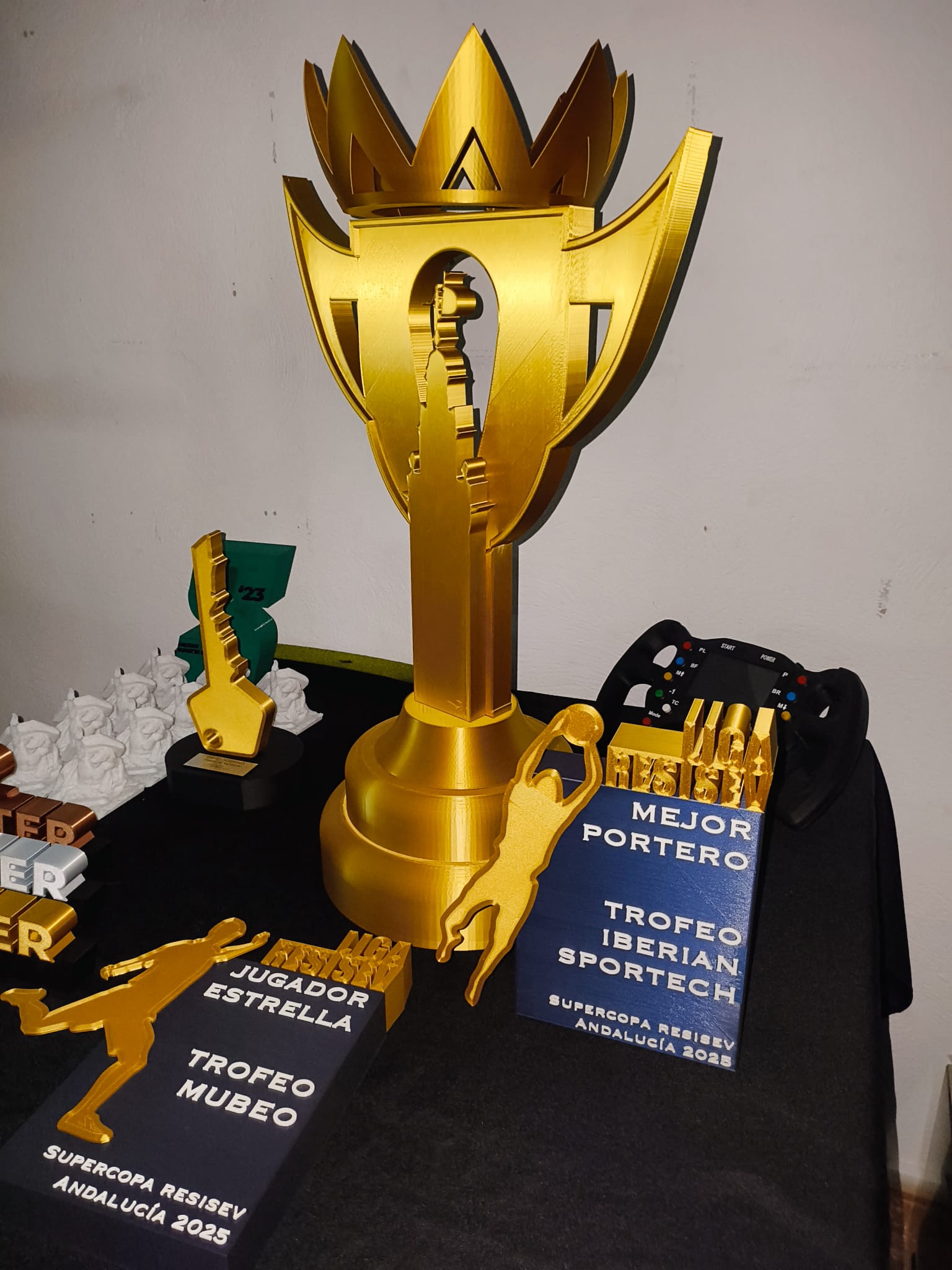 Colección de trofeos dorados impresos en 3D para Supercopa Resisev Andalucía 2025