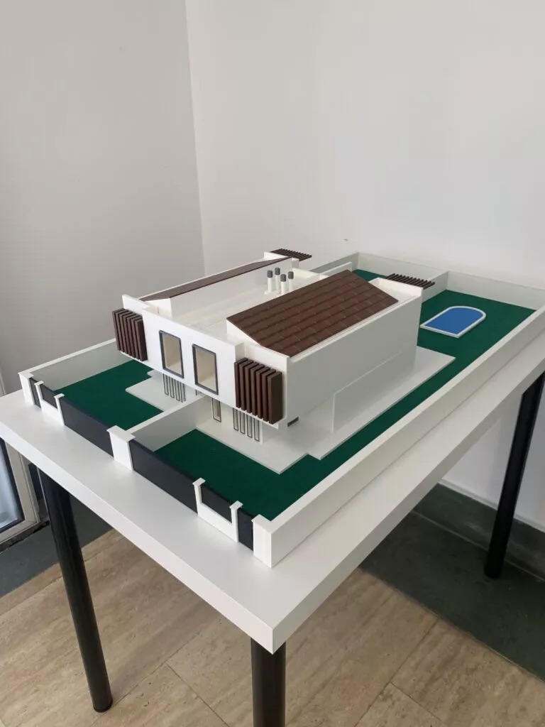 Maqueta arquitectónica con detalle de fachada