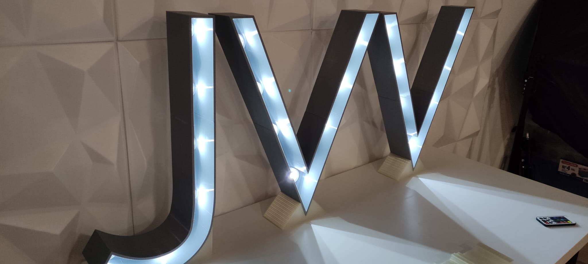 Decoración personalizada impresa en 3D: letras, logos, figuras y elementos únicos